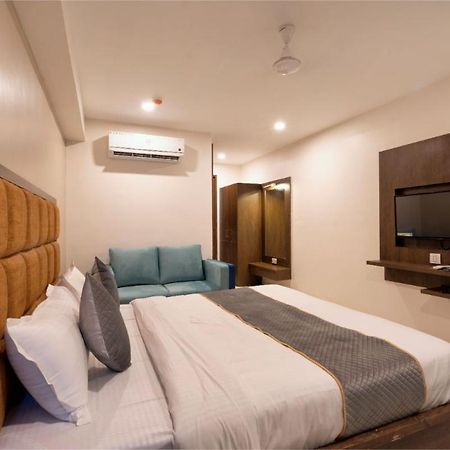Hotel Royal 24 阿穆达巴 外观 照片