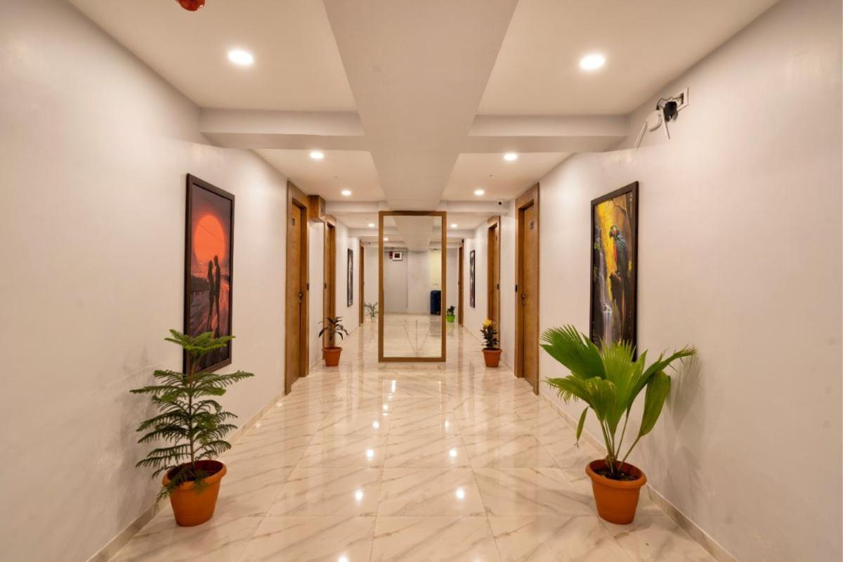 Hotel Royal 24 阿穆达巴 外观 照片