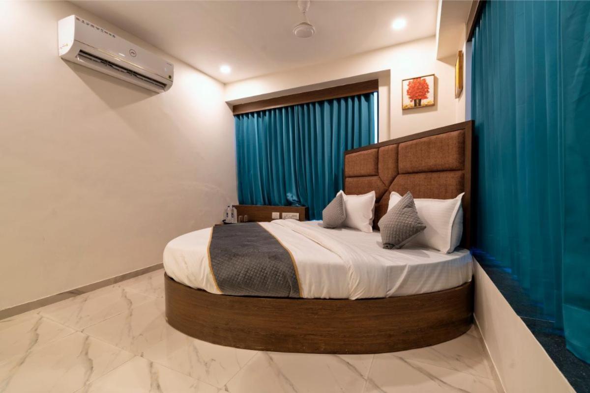 Hotel Royal 24 阿穆达巴 外观 照片