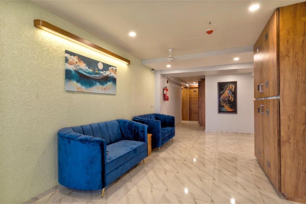 Hotel Royal 24 阿穆达巴 外观 照片