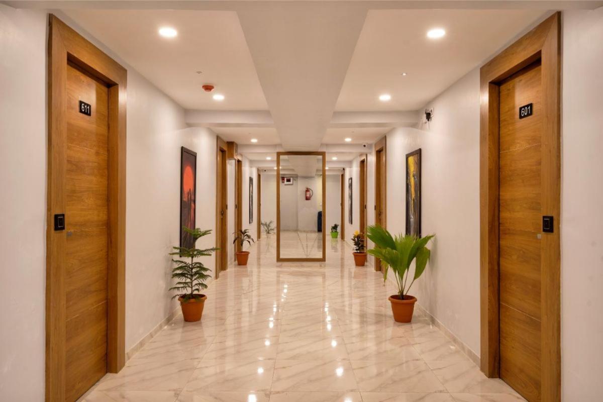Hotel Royal 24 阿穆达巴 外观 照片