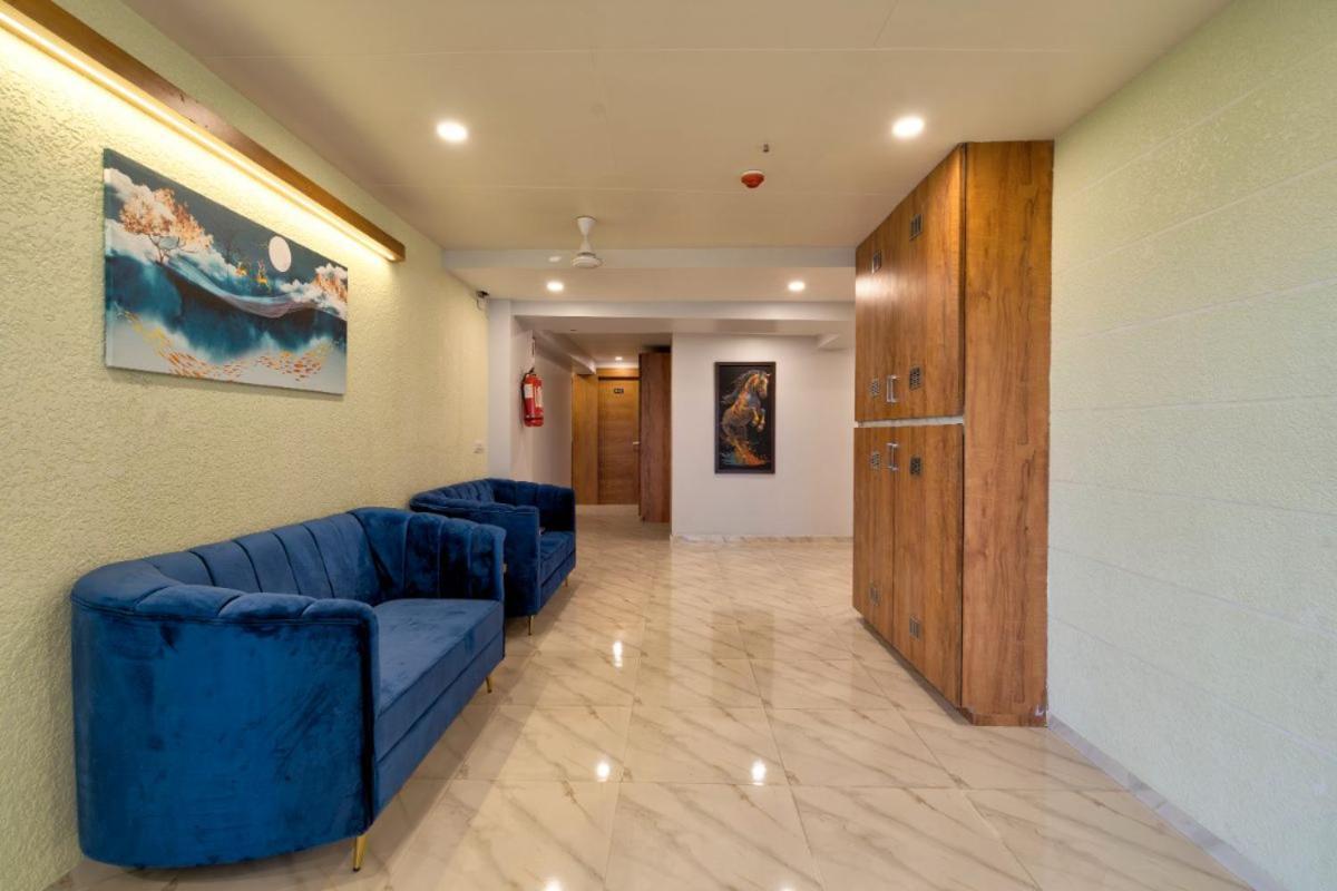 Hotel Royal 24 阿穆达巴 外观 照片