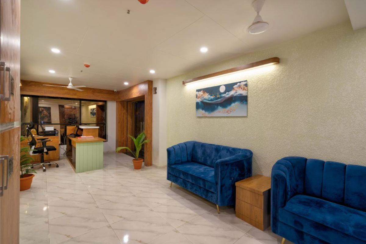 Hotel Royal 24 阿穆达巴 外观 照片