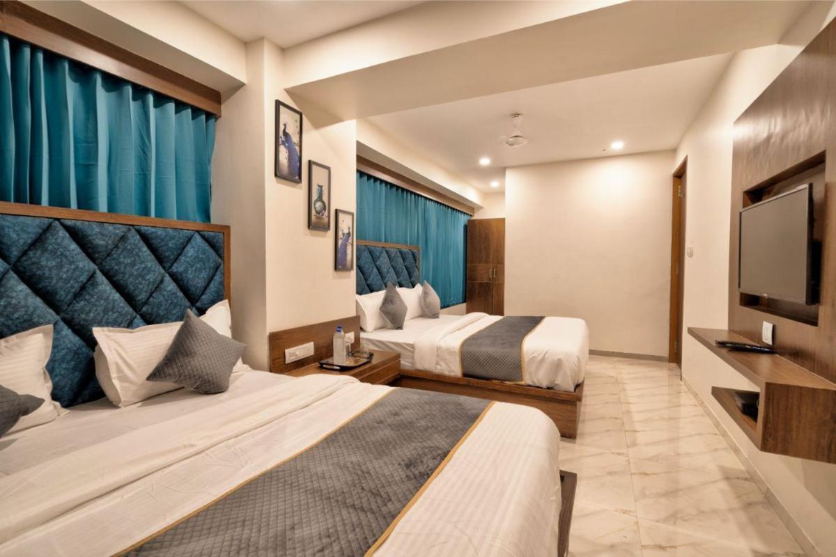 Hotel Royal 24 阿穆达巴 外观 照片