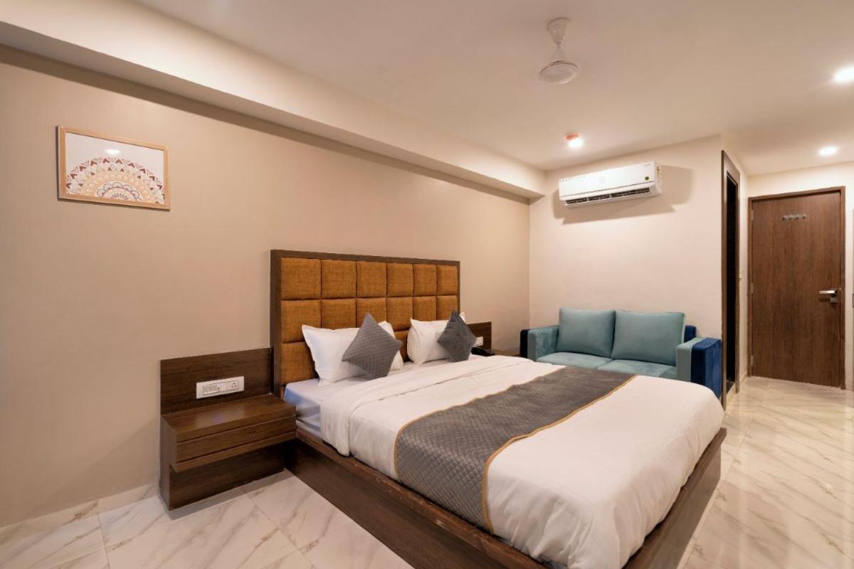 Hotel Royal 24 阿穆达巴 外观 照片